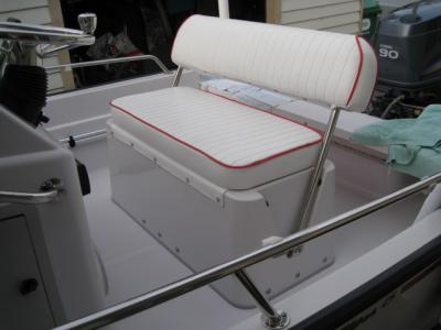 Boston Whaler - Helm seat final assembly 2